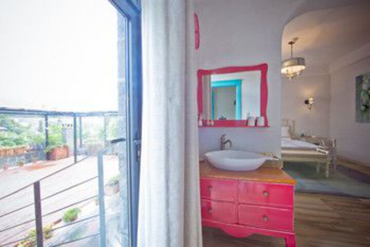 Room 4 of 37