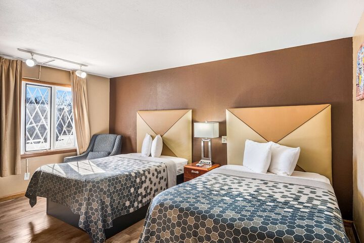 2 Double Beds (4 of 11)