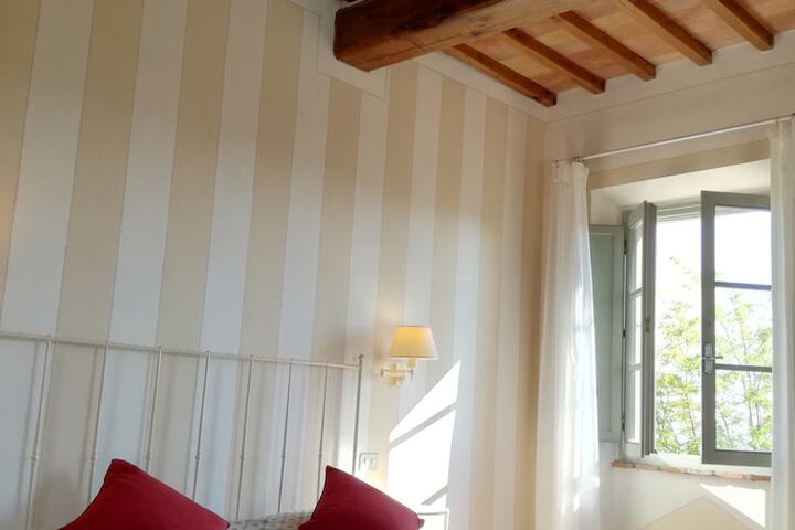 Room 10 of 100