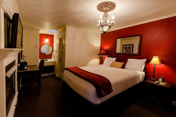 Room 4 of 27