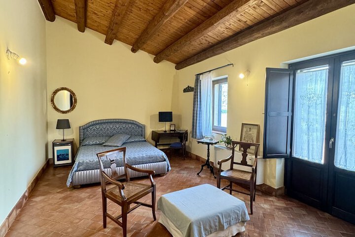 Room 9 of 33