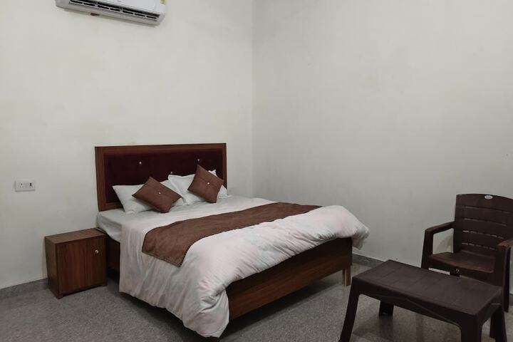 Room 6 of 12