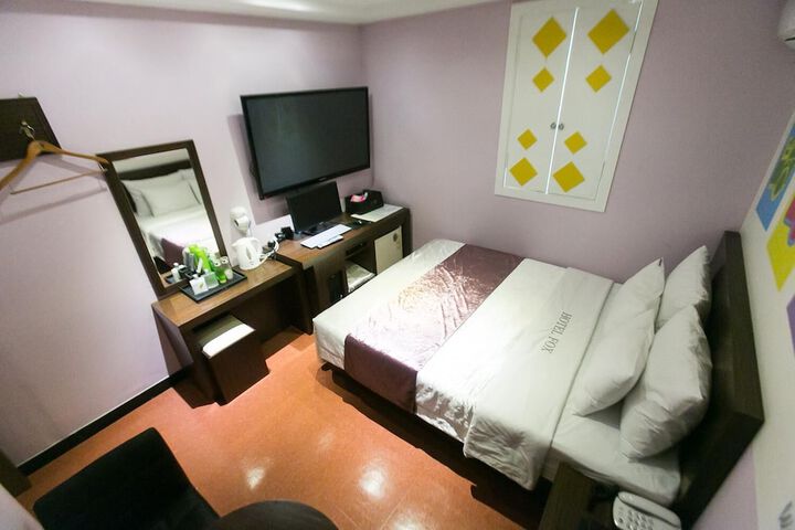 Room 17 of 42