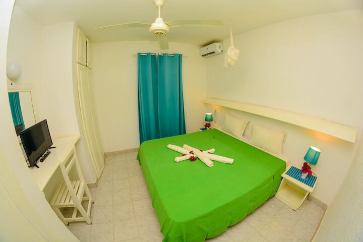 Room 14 of 76