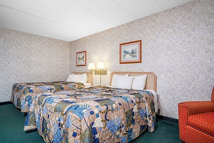1 King Bed (4 of 5)