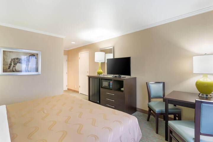 Room 8 of 34