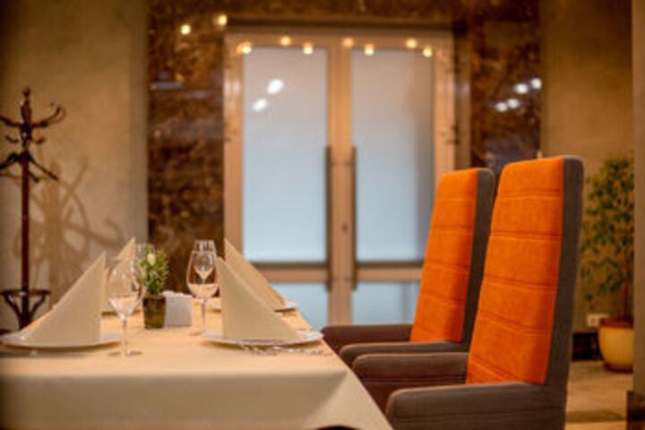 Dining 6 of 57