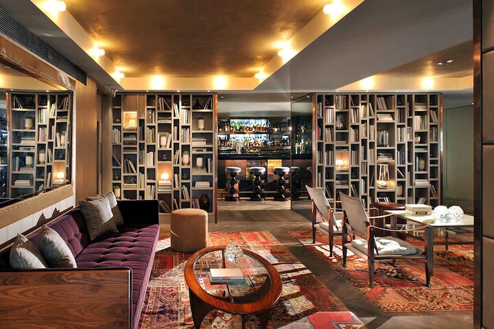 Lounge 77 of 106
