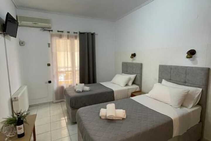 Room 4 of 20