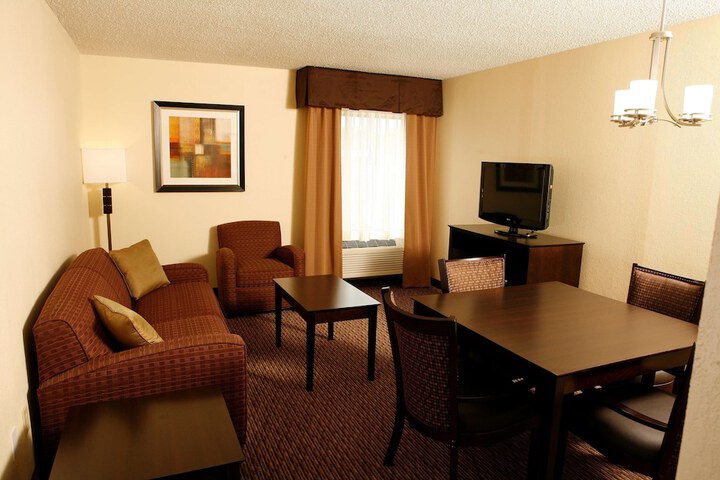 1 King Bed Microwave, Refrigerator WiFi Full Breakfast (6 of 11)