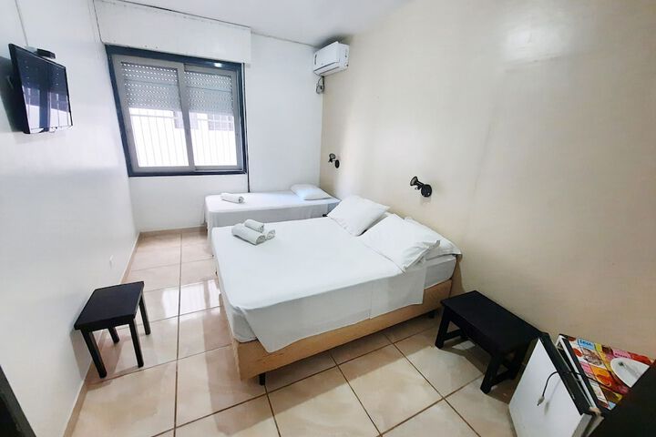 Room 16 of 40