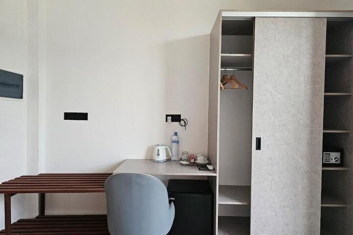 Room 13 of 31