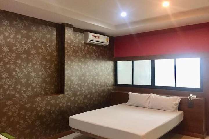 Room 5 of 19