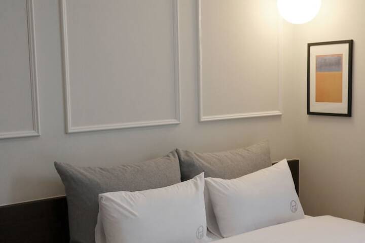 Room 10 of 32