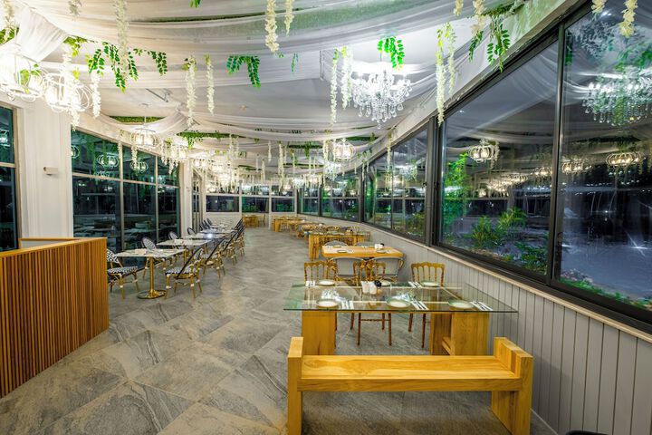 Dining 95 of 152