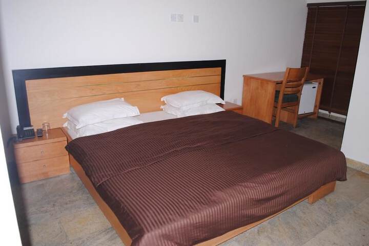 Room 4 of 44