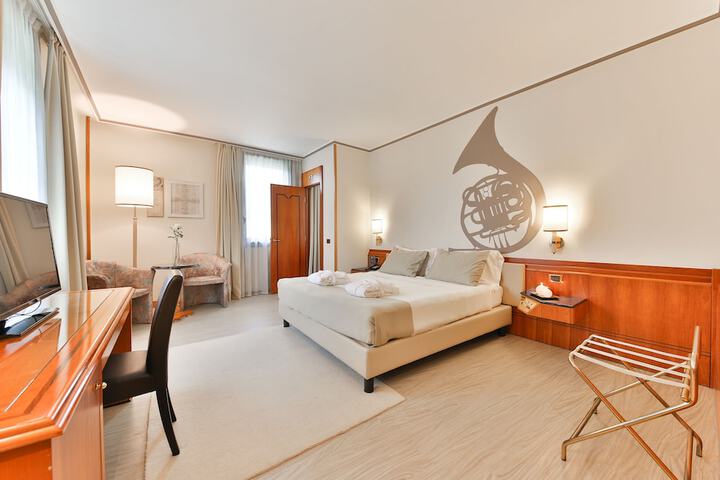 Room 16 of 79