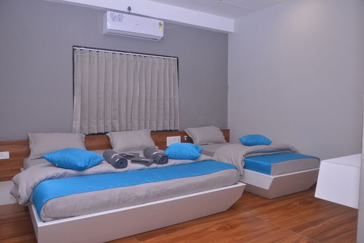 Room 10 of 13