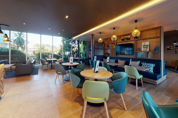 Entrance & Lobby