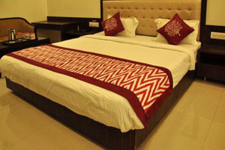 OYO 2647 Hotel Sai Shubham