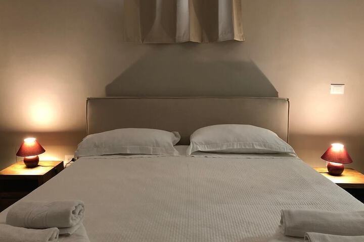 Room 1 of 8