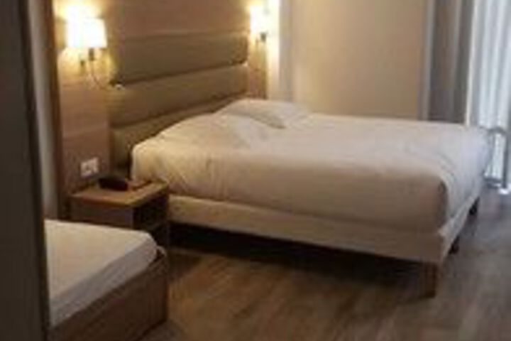 Room 14 of 25
