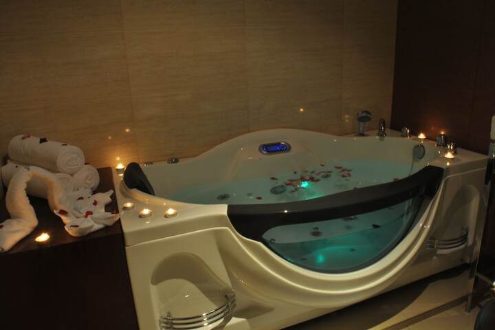 Hot Tub 29 of 59