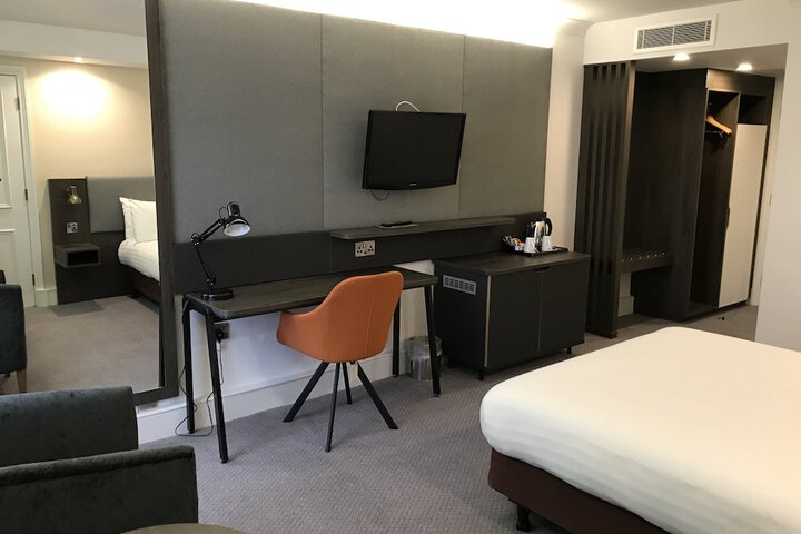 Room 5 of 82