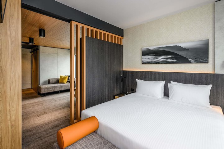 Room 34 of 172