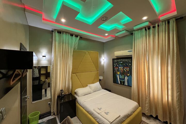 Room 5 of 50