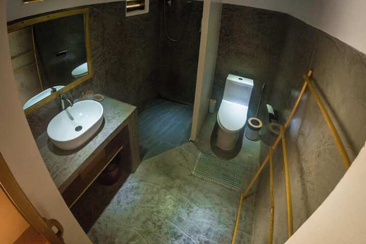 Room 20 of 35