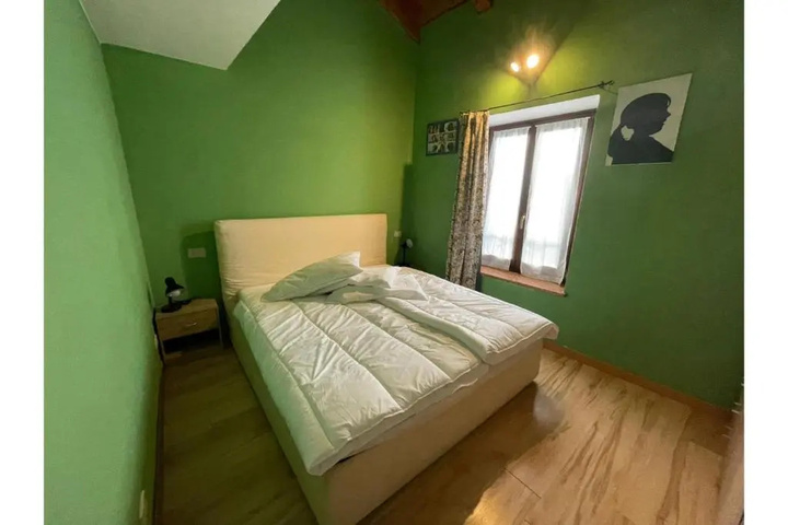 Room 6 of 16
