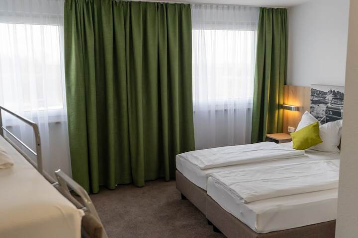 Room 8 of 47