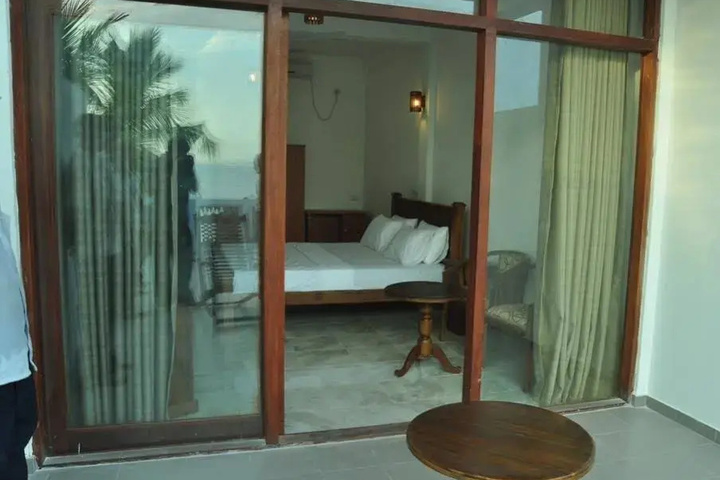 Room 5 of 18