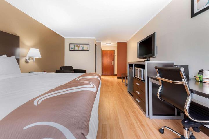 2 Queen Beds (1 of 6)