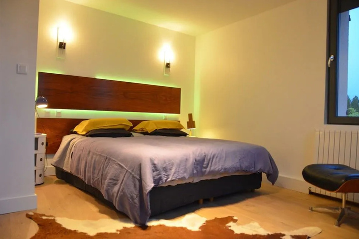 Room 6 of 16