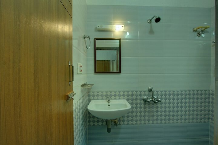 Room 12 of 25
