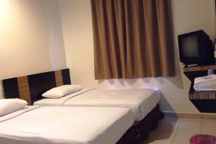 Room 8 of 34