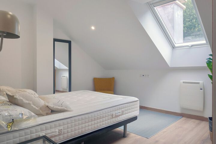 Room 9 of 37