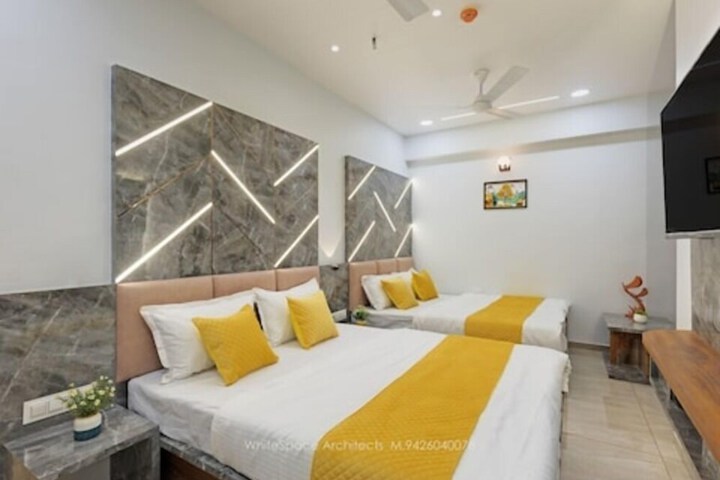 Room 4 of 7