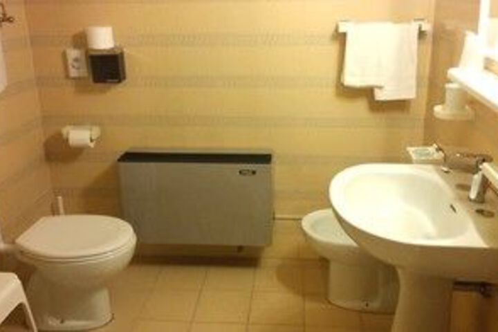 Room 4 of 30