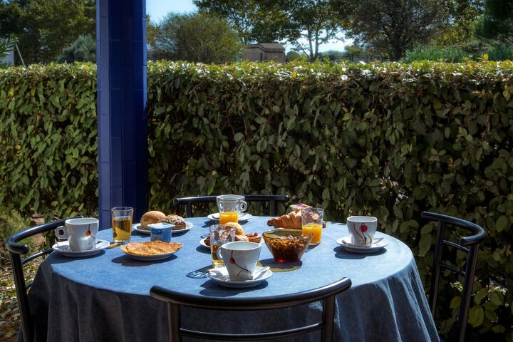 Breakfast/Coffee Service 30 of 41