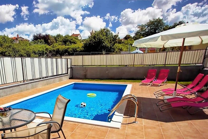 Pool 13 of 20