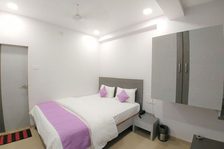 Room 11 of 36