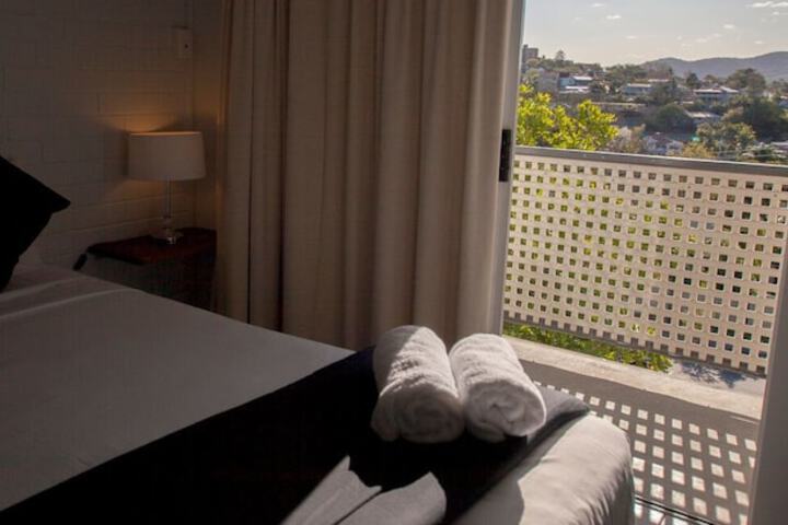 Room 2 of 35
