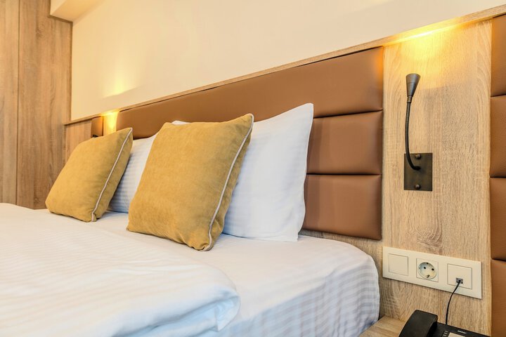 Room 25 of 170