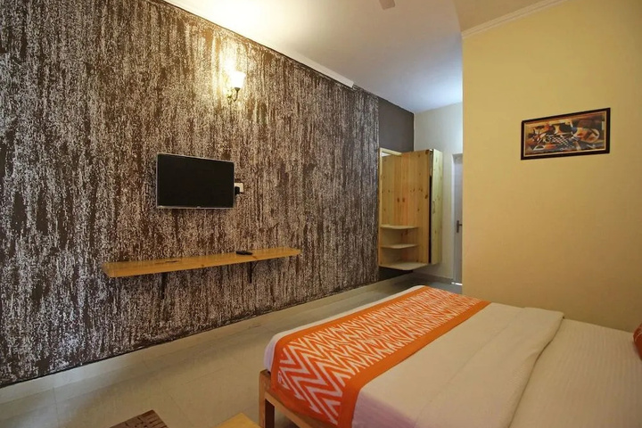 Room 4 of 17