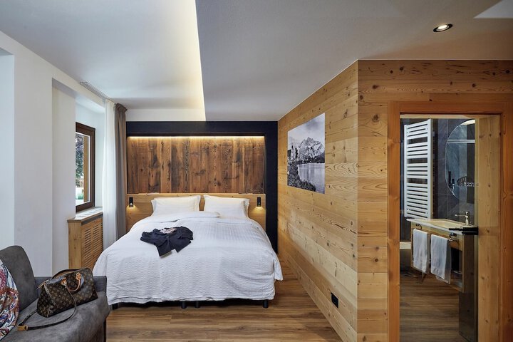Room 28 of 61
