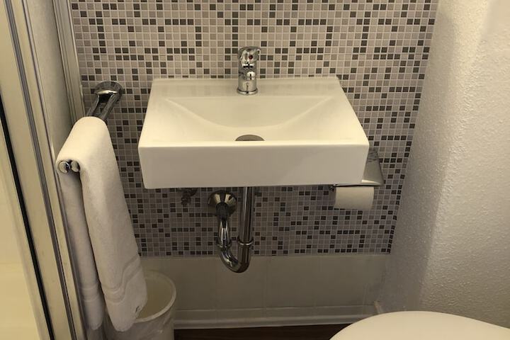 Room 34 of 41