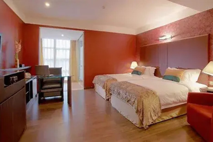 Room 6 of 7